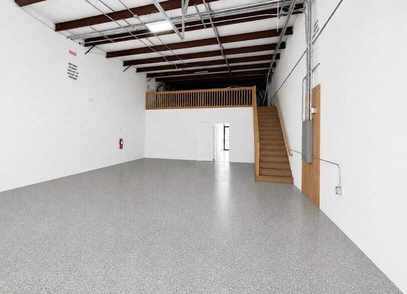 More Photos Of 250 Grogan Dr, Dawsonville Warehouse For Lease
