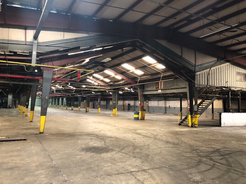 More Photos Of 55 Woodruff St, Walden Distribution For Sale