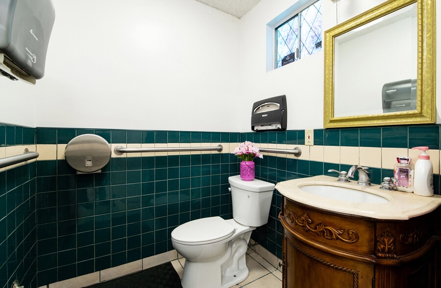 More Photos Of 147 E Rosecrans Ave, Compton Religious Facility For Sale