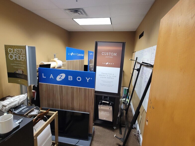 More Photos Of 8365 Wicker Ave, Saint John Department Store For Sale