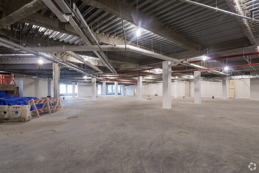 More Photos Of 38 Victory Blvd, Staten Island Office For Lease