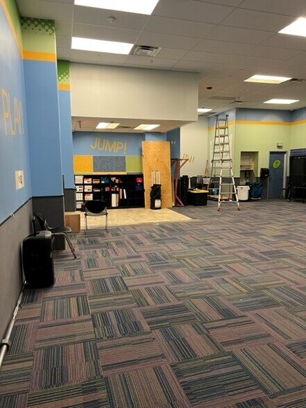 More Photos Of 750 W Sunrise Hwy, Valley Stream General Retail For Lease
