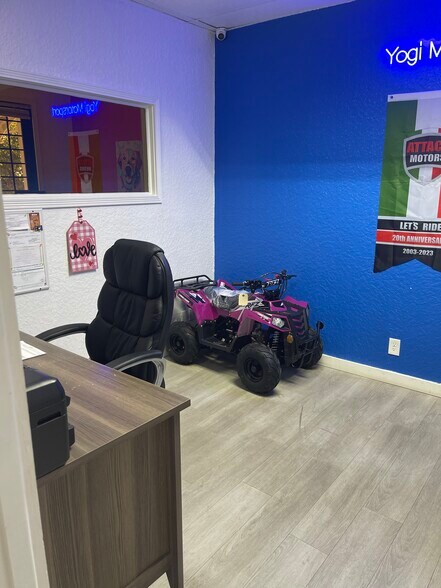 More Photos Of 1110 2nd Ave S, Lake Worth Warehouse For Lease