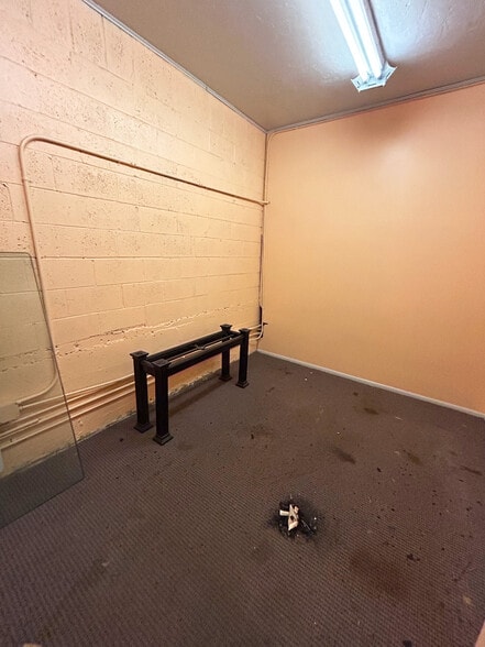 More Photos Of 40 W 100 N, Provo Storefront For Lease