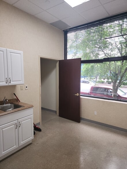 More Photos Of 210 Old Country Rd, Mineola Office For Lease