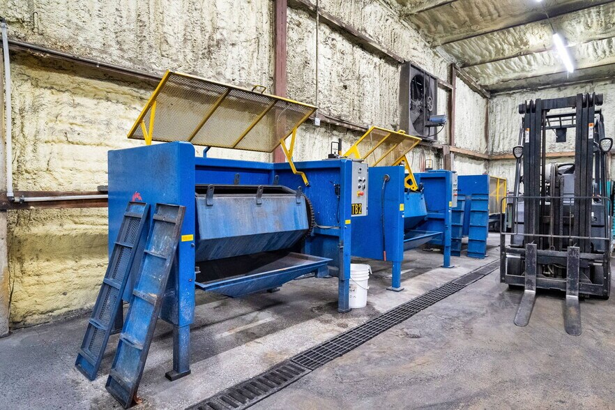 More Photos Of 2450 Riverside Drive, Chattanooga Warehouse For Sale