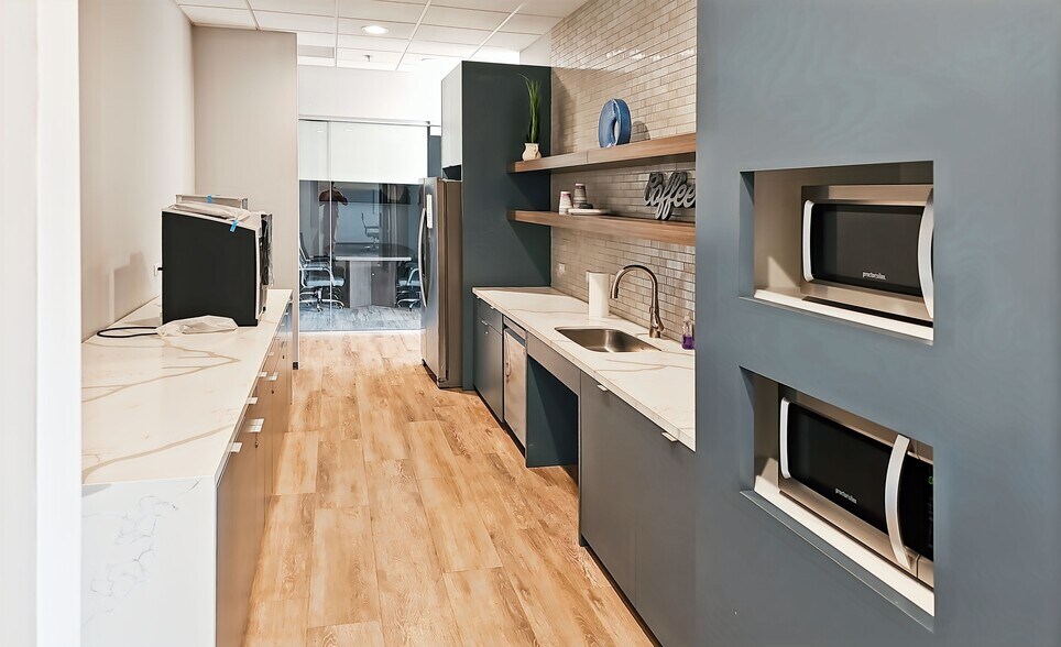More Photos Of 18722 University Blvd, Sugar Land Coworking Space