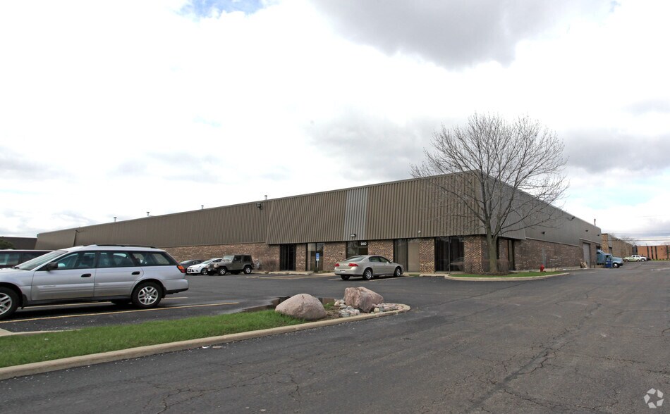 More Photos Of 900-940 Lively Blvd, Wood Dale Warehouse For Lease