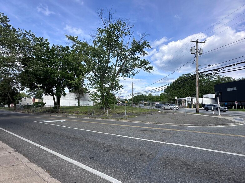 More Photos Of 449 E Jericho Tpke, Huntington Station Land For Sale