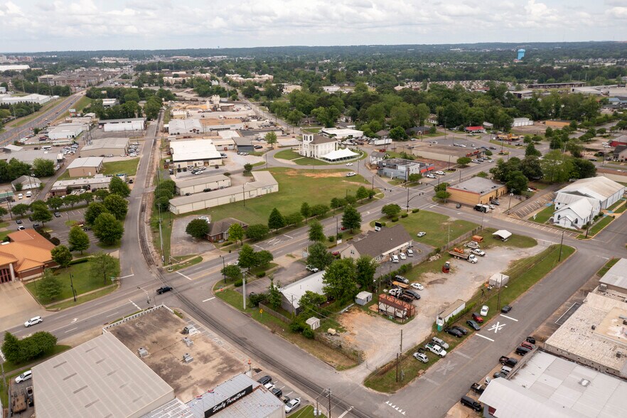 More Photos Of 1600 Greensboro Ave, Tuscaloosa Veterinarian Kennel For Sale