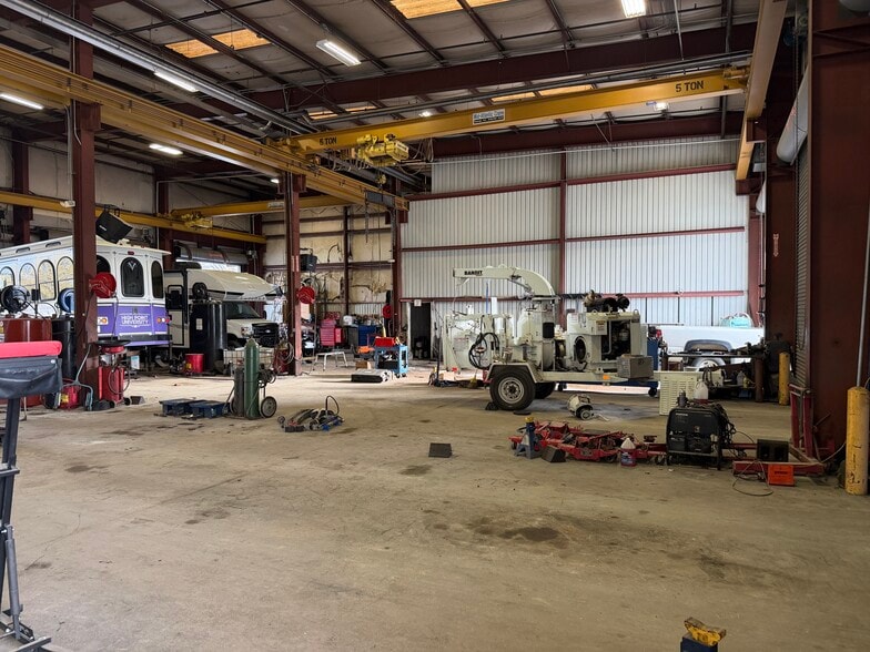 More Photos Of 7603 Boeing Dr, Greensboro Warehouse For Sale