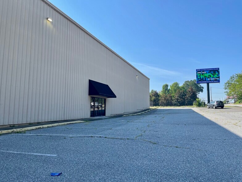 More Photos Of 4848 River Rd, Columbus Showroom For Lease