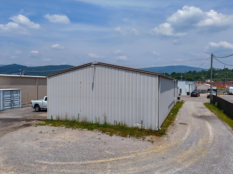 More Photos Of 722-726 Roanoke St, Salem Research And Development For Sale