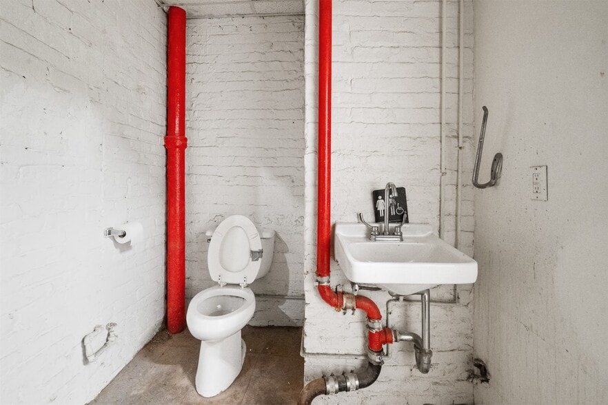 More Photos Of 327 Douglass St, Brooklyn Storefront For Sale