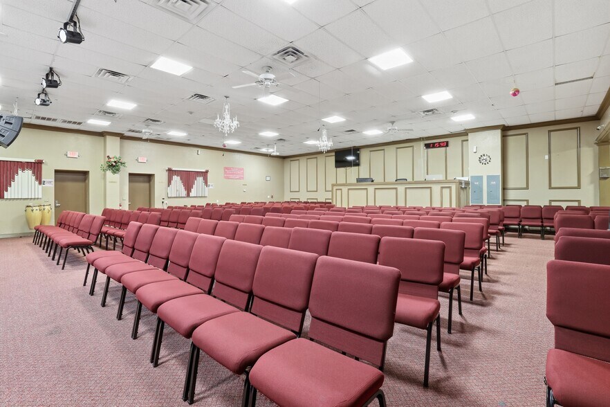 More Photos Of 300 Leonard Blvd, Lehigh Acres Warehouse For Sale