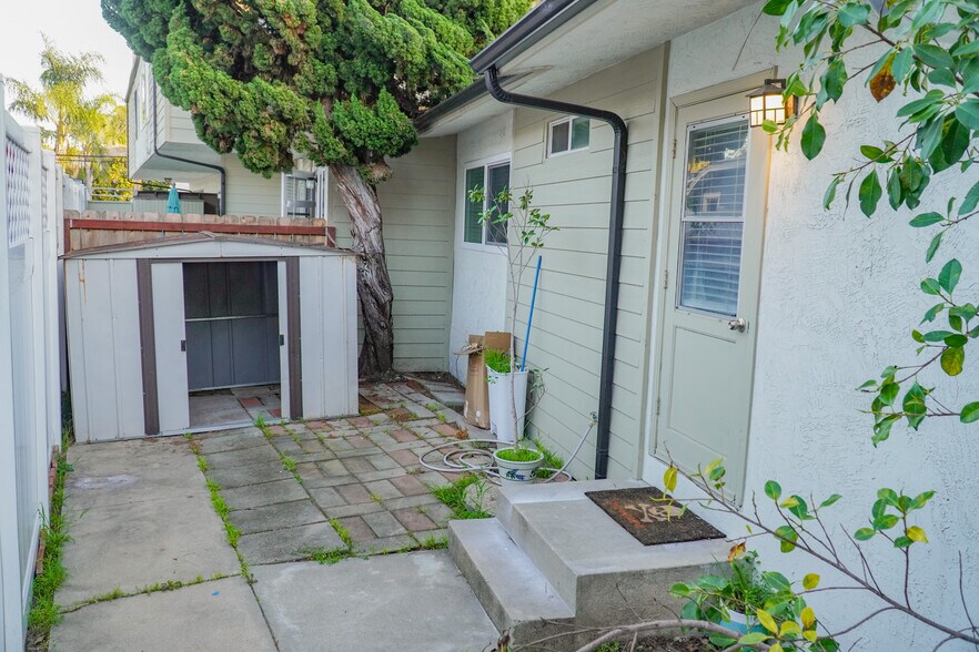 More Photos Of 209-217 C Ave, Coronado Apartments For Sale