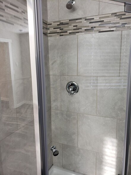 More Photos Of 612 NE Santiam Blvd, Mill City Multifamily For Sale