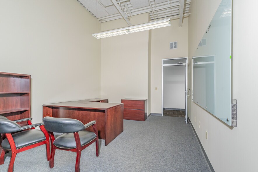 More Photos Of 5546 Fair Ln, Fairfax Office For Lease