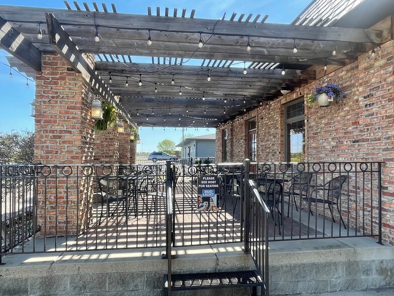 More Photos Of 1001 30th Ave S, Moorhead Restaurant For Sale
