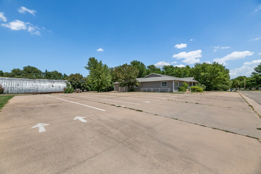 More Photos Of 106 Shadybrook Dr, Cheney Office For Sale