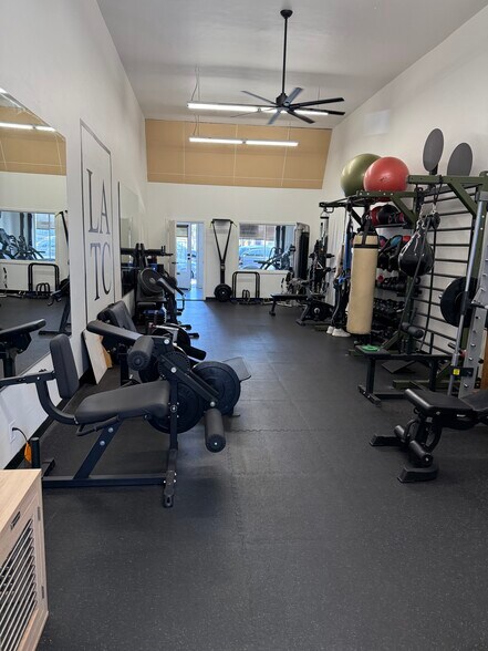 More Photos Of 10590 1/2 W Pico Blvd, Los Angeles Storefront For Lease