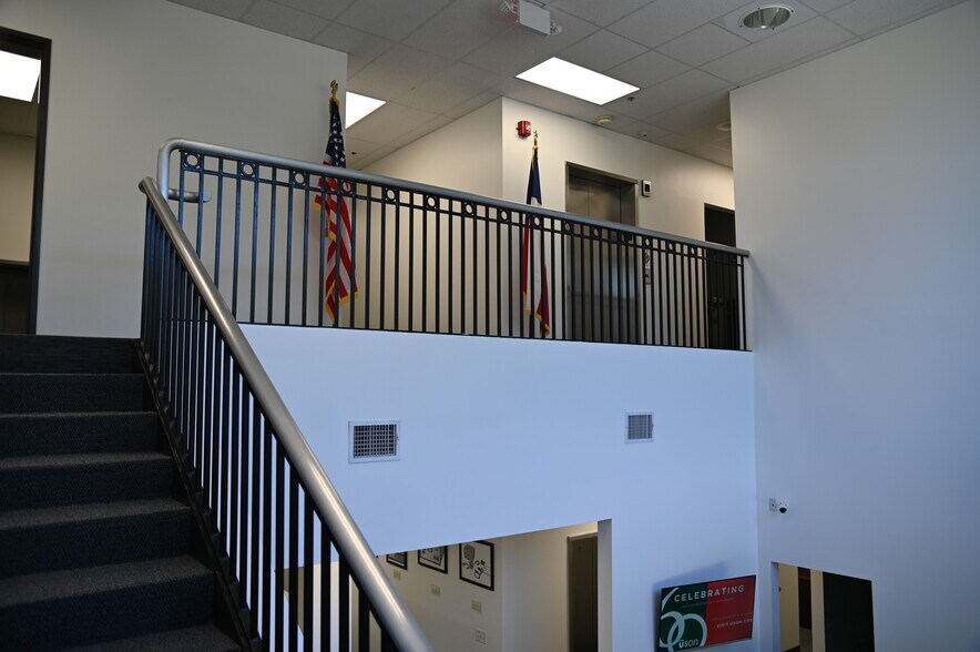 More Photos Of 8640 N Eldridge Pky, Houston Flex For Lease