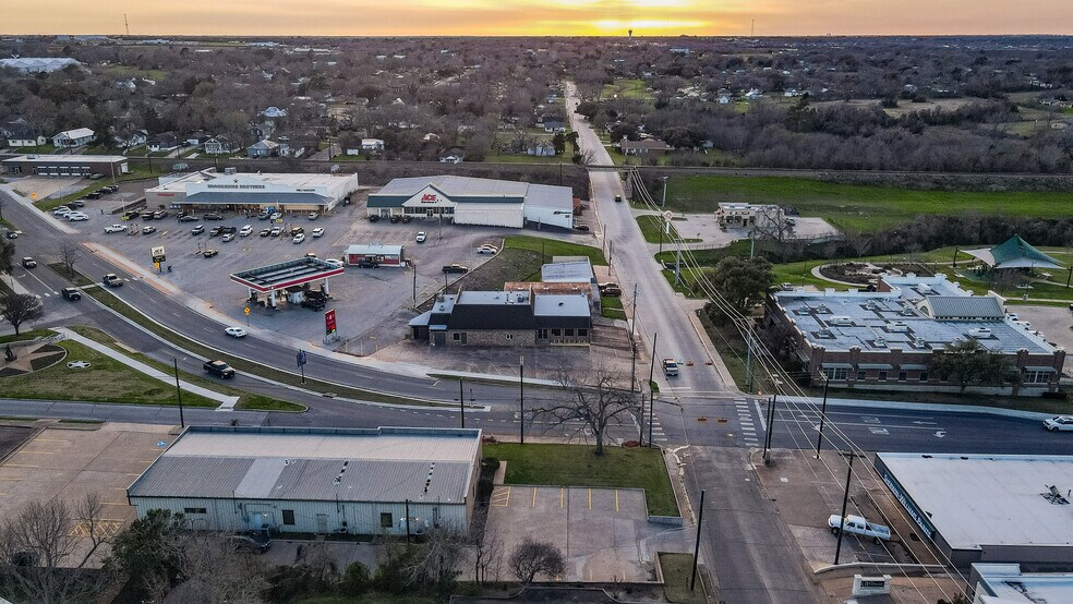 More Photos Of 400 N Austin Pky, Brenham General Retail For Sale