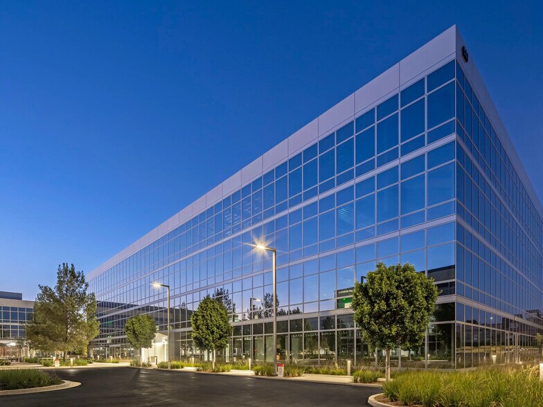 More Photos Of 46 Discovery, Irvine Unknown For Lease