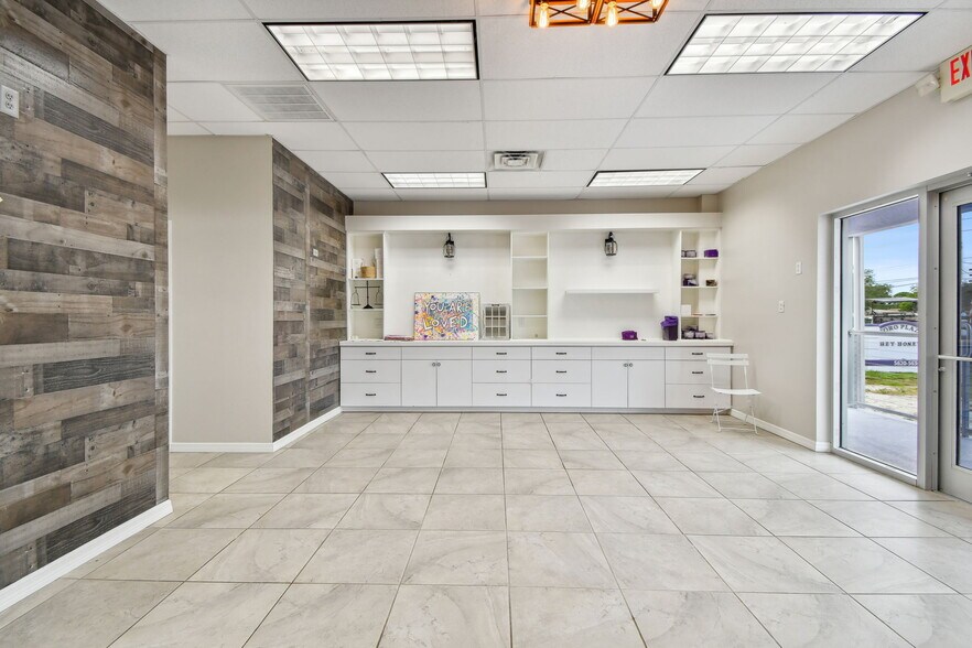 More Photos Of 5620 Palmer Blvd, Sarasota Light Manufacturing For Lease