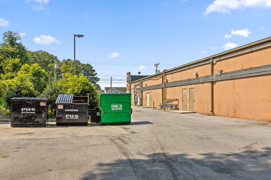 More Photos Of 6025 E Brainerd Rd, Chattanooga Storefront For Lease