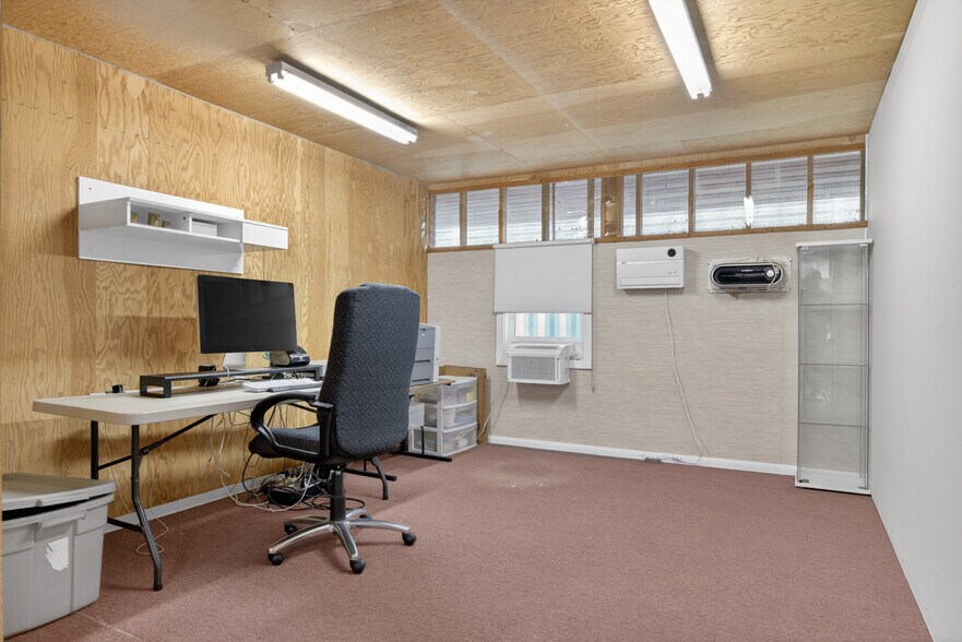 More Photos Of 5714 Crooked Finger Rd NE, Scotts Mills Self Storage For Sale