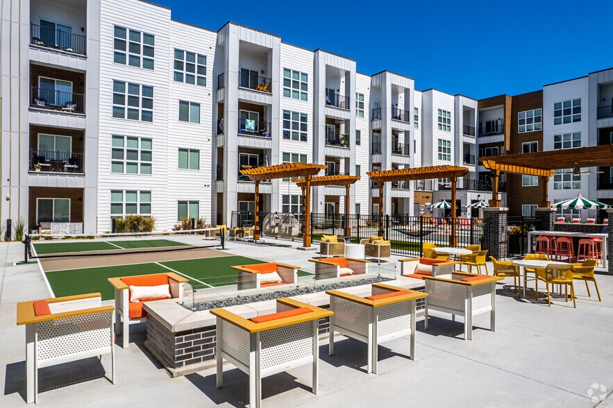 More Photos Of 701 Berkley Pky, Kansas City Apartments For Lease