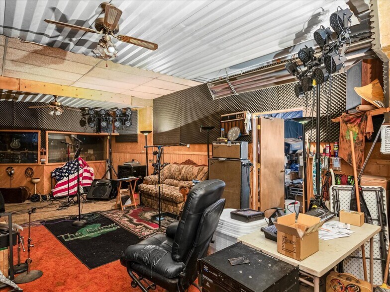 More Photos Of 2600 Duss Ave, Ambridge Unknown For Sale