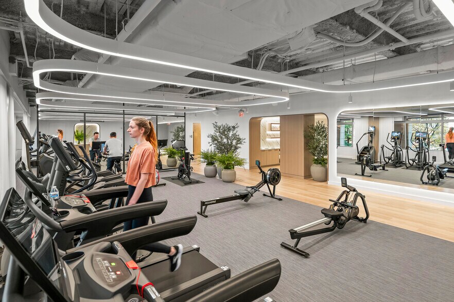 More Photos Of 901 N Glebe Rd, Arlington Office For Lease