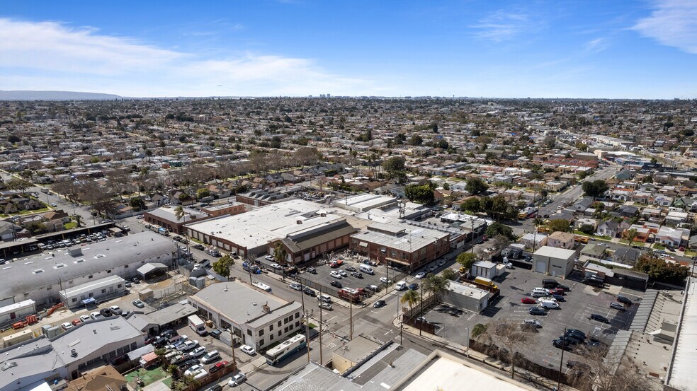 More Photos Of 2000-2010 W 62nd St, Los Angeles Warehouse For Sale
