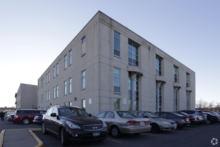 More Photos Of 40 Finchgate Blvd, Brampton Medical For Lease