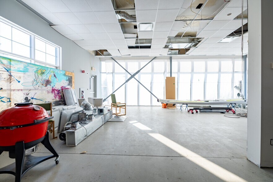 More Photos Of 65 Rue De La Rive Droite, Bromont Storefront Retail Office For Sale