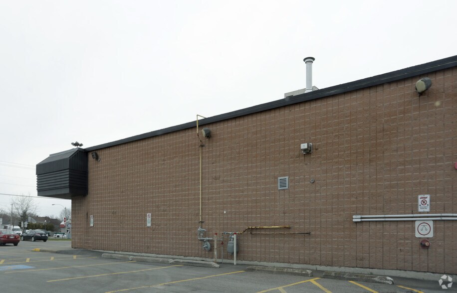 More Photos Of 136 Av 25e, St-Eustache Storefront For Lease