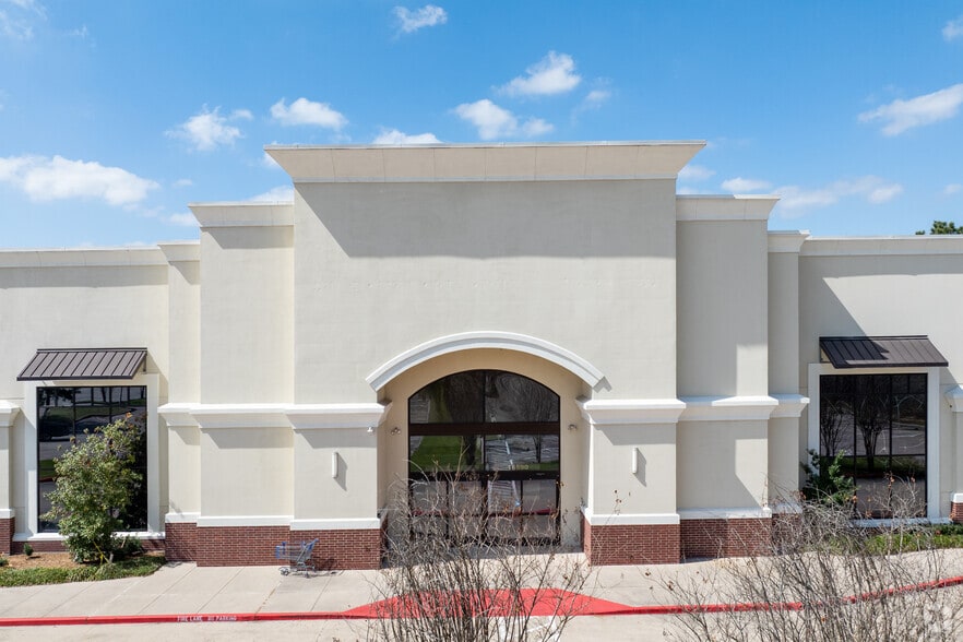More Photos Of 16590 I-45 S, The Woodlands Freestanding For Lease