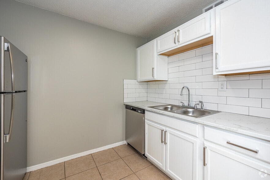 More Photos Of 108 NW 63rd St, Kansas City Apartments For Sale