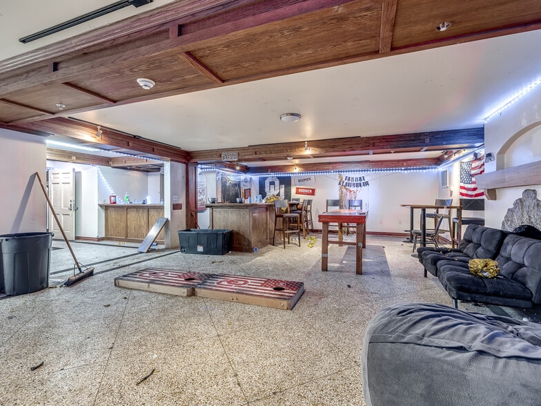 More Photos Of 702 S Lahoma Ave, Norman Dormitory For Sale