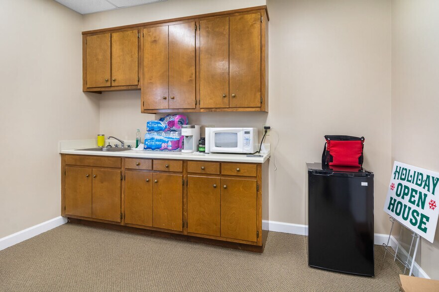 More Photos Of 2334 Lake Park Dr, Albany Office Residential For Sale