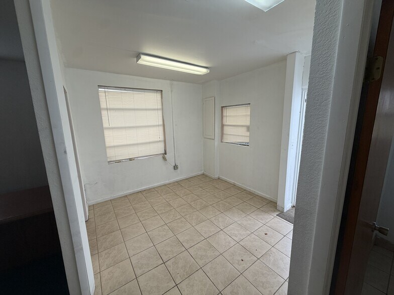 More Photos Of 1830 Patterson Ave, Deland Warehouse For Lease