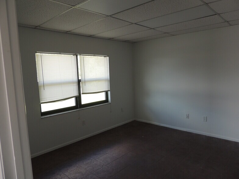 More Photos Of 2311 Whitfield Industrial Way, Sarasota Warehouse For Sale
