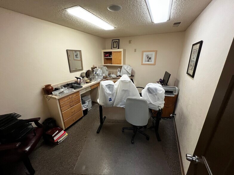 More Photos Of 3753 Churn Creek Rd, Redding Office For Sale