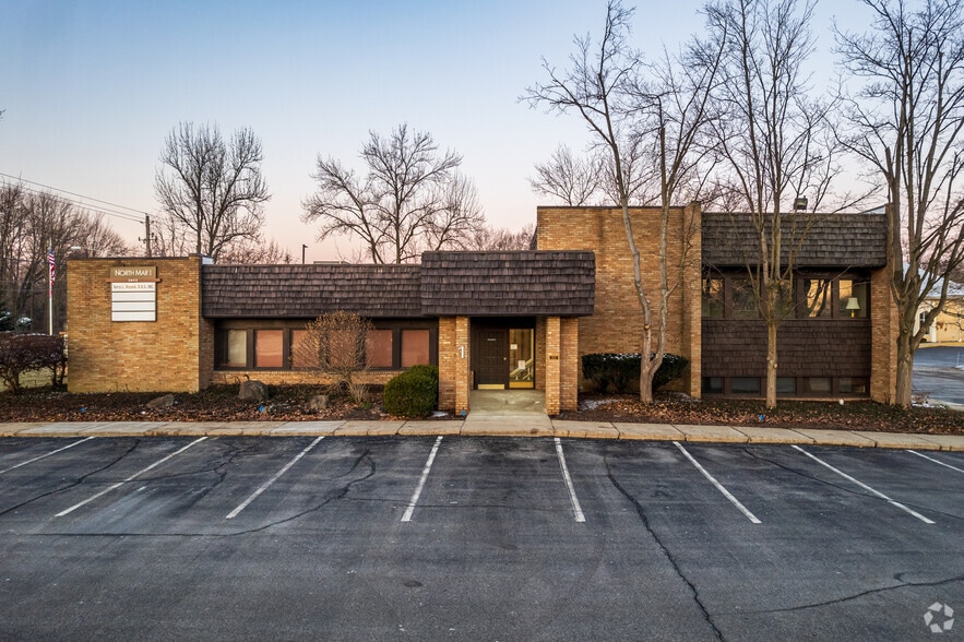 More Photos Of 3843 E Market St, Warren Medical For Lease
