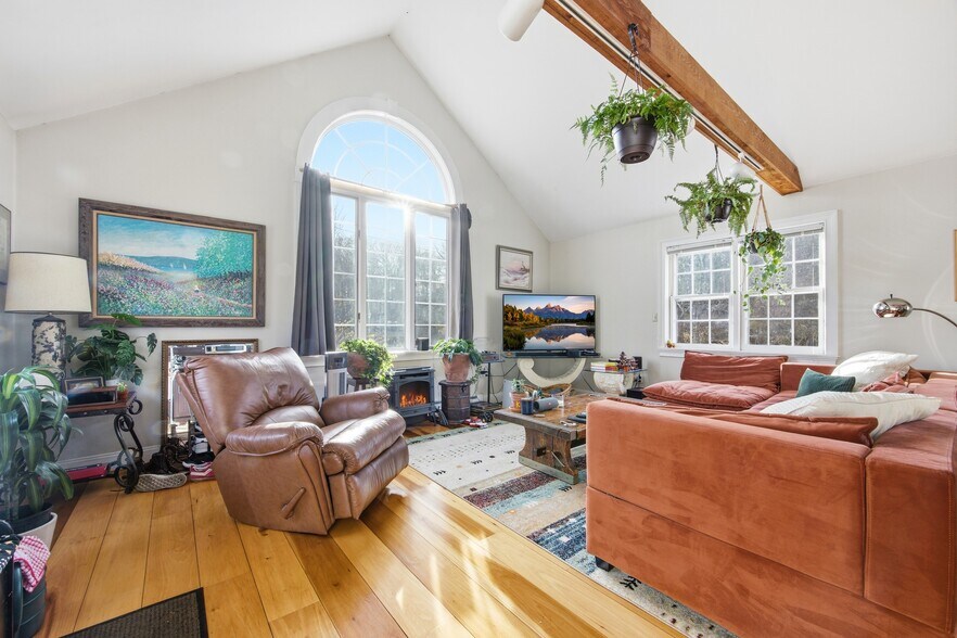 More Photos Of 33 Deep River Rd, Centerbrook Flex For Sale