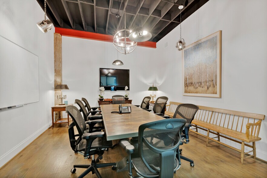 More Photos Of 4838 White Settlement Rd, Fort Worth Loft Creative Space For Lease