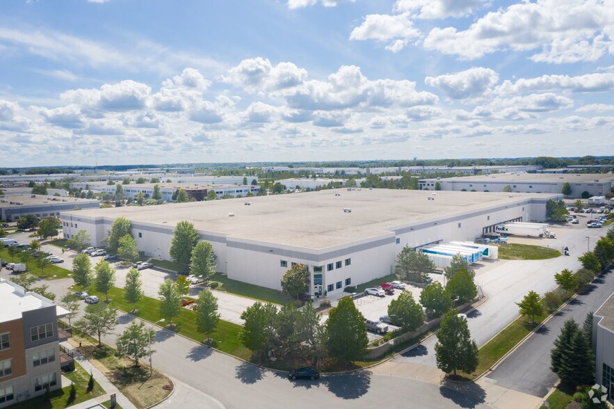 More Photos Of 2450-2520 Northwest Pky, Elgin Manufacturing For Lease