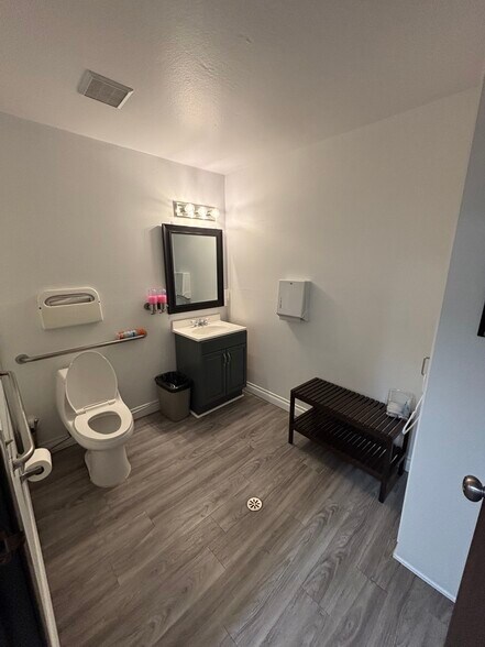 More Photos Of 4367 Woodman Ave, Sherman Oaks Unknown For Lease